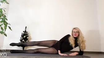 Side Lying Leg Swings | full body yoga workout at home with Irina Kovych | MERRY CHRISTMAS♥️♥️♥️♥️❄️ #2