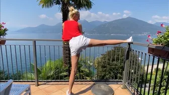 Full body flexibility: outdoor yoga stretches for legs and pelvic floor with Irina Kovych in Italy????