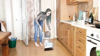 Sweeping floors has never been so easy: just watch! #2