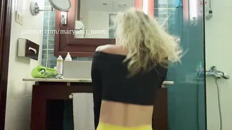 All yellow leggings dance #2