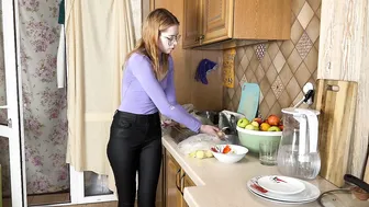 Secrets to Sparkling Veggies: Watch How This Woman Washes Them! #3