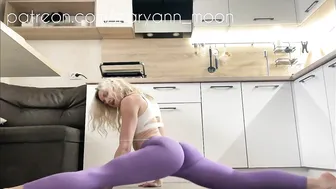 purple leggings and splits #4