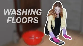 Effortless Floor Sparkle: Watch Her Masterful Cleaning Routine!