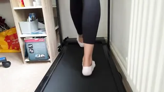 Testing My V Back Low Rise Leggings and Yoga Socks - Stretching and Yoga Test Walk Test My Socks #4