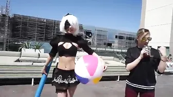 WONDERCON 2017 VLOG! I assist on a 2B Bikini NieR Automata Photoshoot! #2