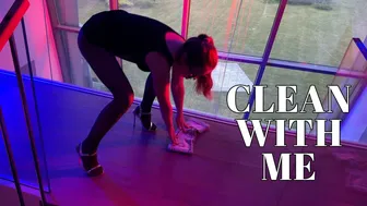 [4K] Clean with me. I wash the floor in high heels and nylon tights