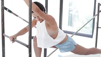 YOGA ON SCAFFOLDING #3