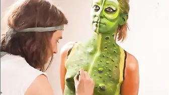 Body painting: a Tropical Frog Draw #2