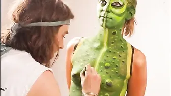 Body painting: a Tropical Frog Draw #3