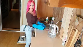 Washing dishes with Magic Scrubbing Gloves for Kitchen