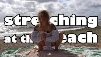 yoga stretches at the beach // ENGLISH #1