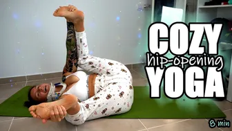 cozy YOGA STRETCHES for hip mobility // ENGLISH