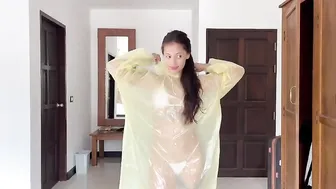 [4K USA] Yellow Raincoat Outfit Try-On #2