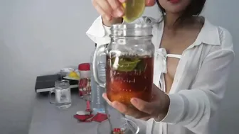 How to make Ice tea with lemon and peach by Kaye Torres music by Lukrembro #4