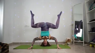 SHORT CLIPS: headstand with leg waves #3