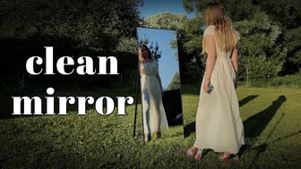 [4K]????Cleaning a mirror, transparent dress, outdoors