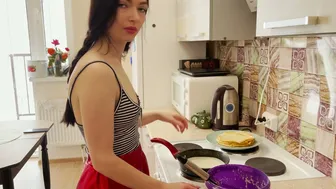 Polina cooks breakfast and eats