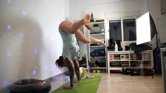 SHORT CLIPS: working on handstands // yoga art #3