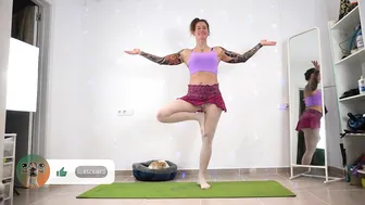 SHORT CLIPS: leg flexibility & balance // yoga art #2