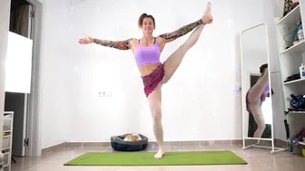 SHORT CLIPS: leg flexibility & balance // yoga art #5