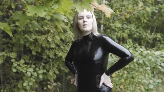 Project L: Part 96 - Autumn, too early | Behind the scenes of a latex fashion photoshoot #3