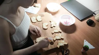 Decorating cookies with icing time lapse «Hey Arnold!» #3