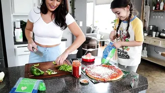 Monday Recipe Super Easy Homemade PIZZA! #3