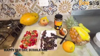 Ensalada de frutas endulzada con miel de abeja pura / Celebrando El Dia Internacional de las ABEJAS #2