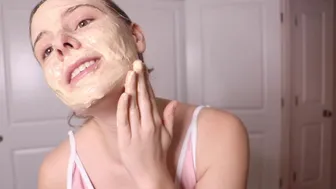 Face Mask Product Test: Danielle Creations Anti Aging Essence Modeling Mask #1