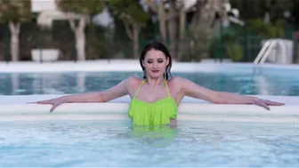 Sinba in a very cold pool - BTS